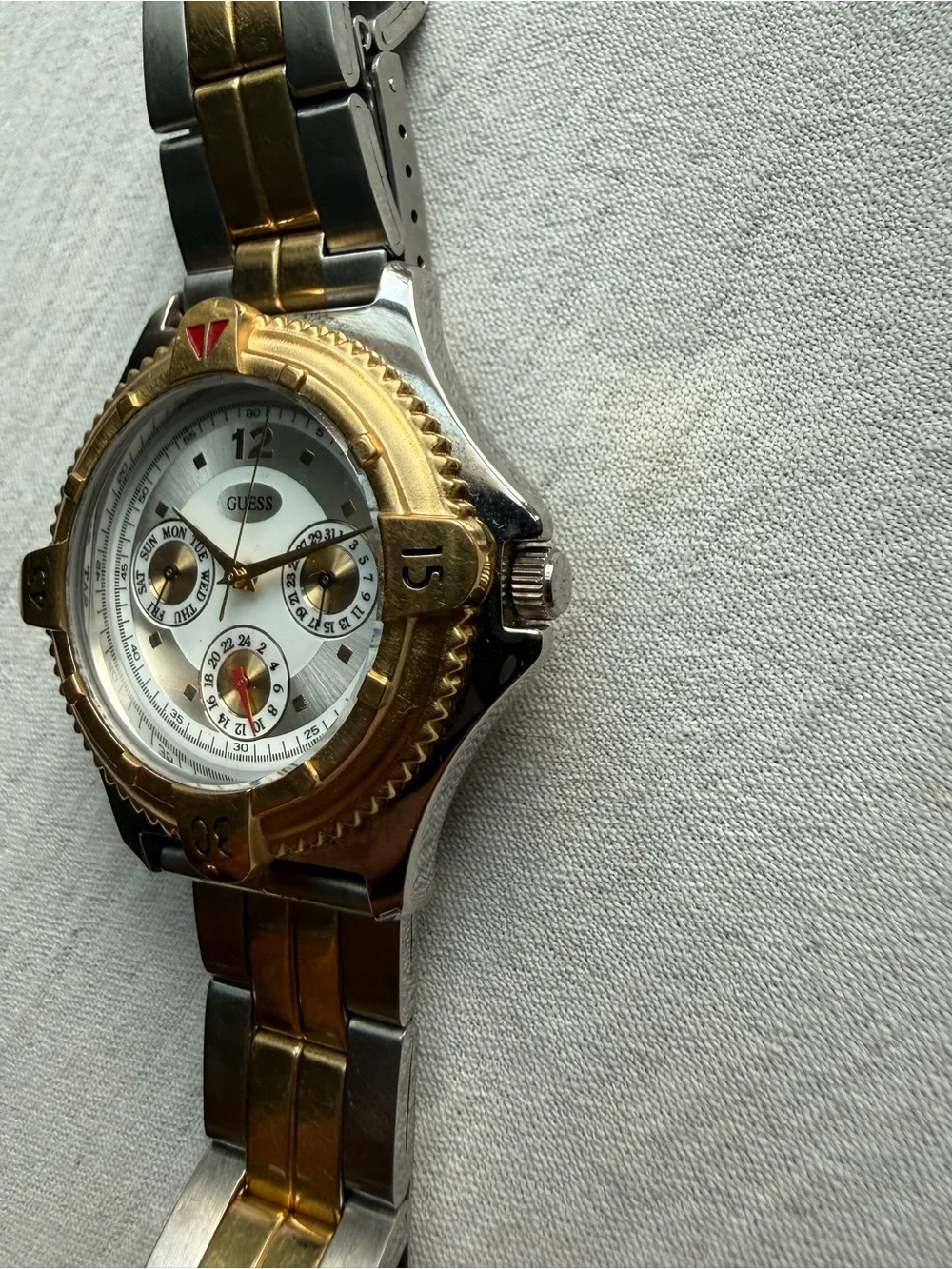 Vintage 1994 GUESS Diver 37mm Men’s Quartz Watch